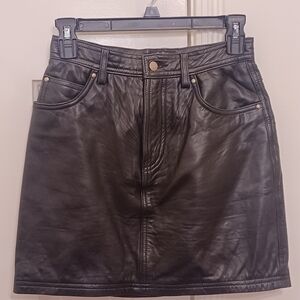 GAP Black Lambskin Leather Mini Skirt, size 2